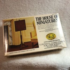 The House of Miniatures Queen Anne fire screen kit scale 1:1